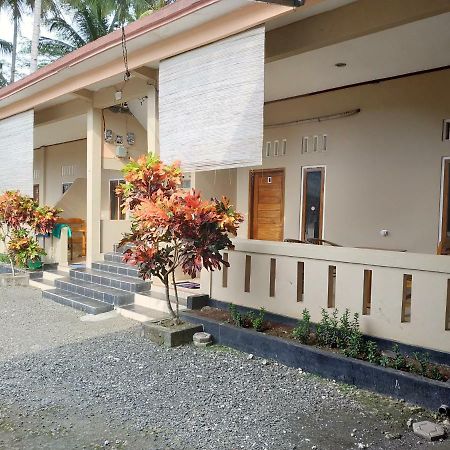 Hotel Putra Sindang Asih Batukaras Exterior foto
