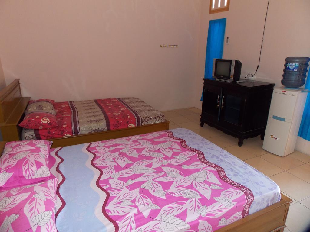 Hotel Putra Sindang Asih Batukaras Zimmer foto