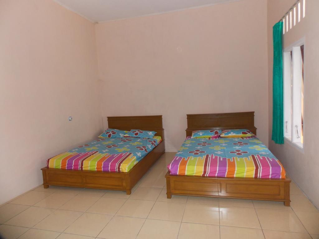 Hotel Putra Sindang Asih Batukaras Zimmer foto
