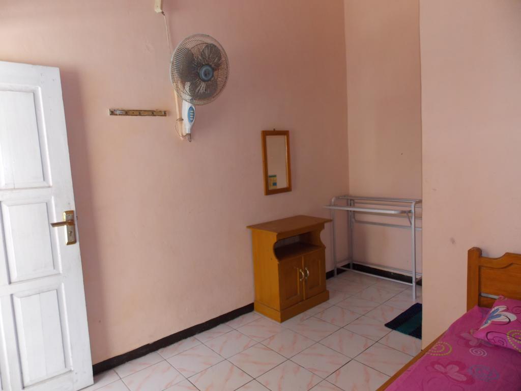 Hotel Putra Sindang Asih Batukaras Zimmer foto