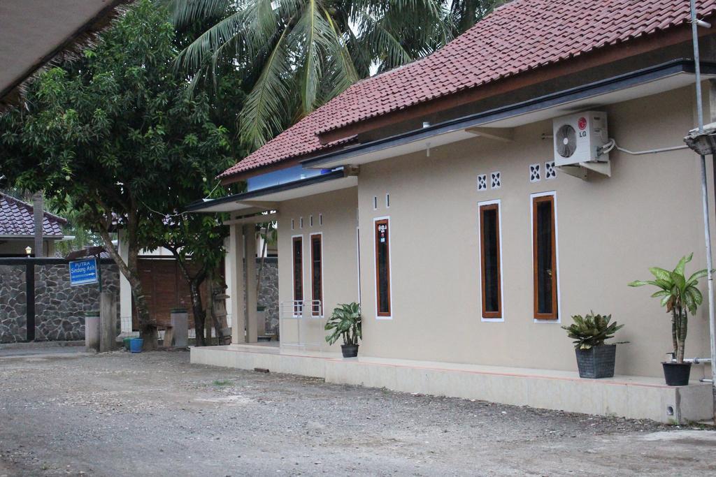 Hotel Putra Sindang Asih Batukaras Exterior foto