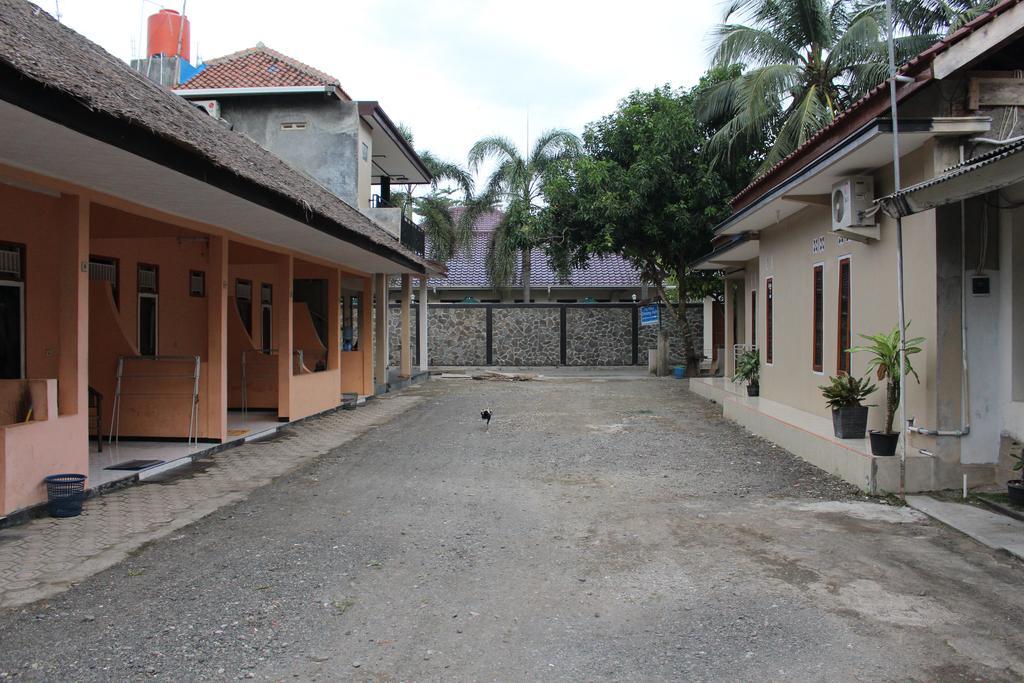 Hotel Putra Sindang Asih Batukaras Exterior foto